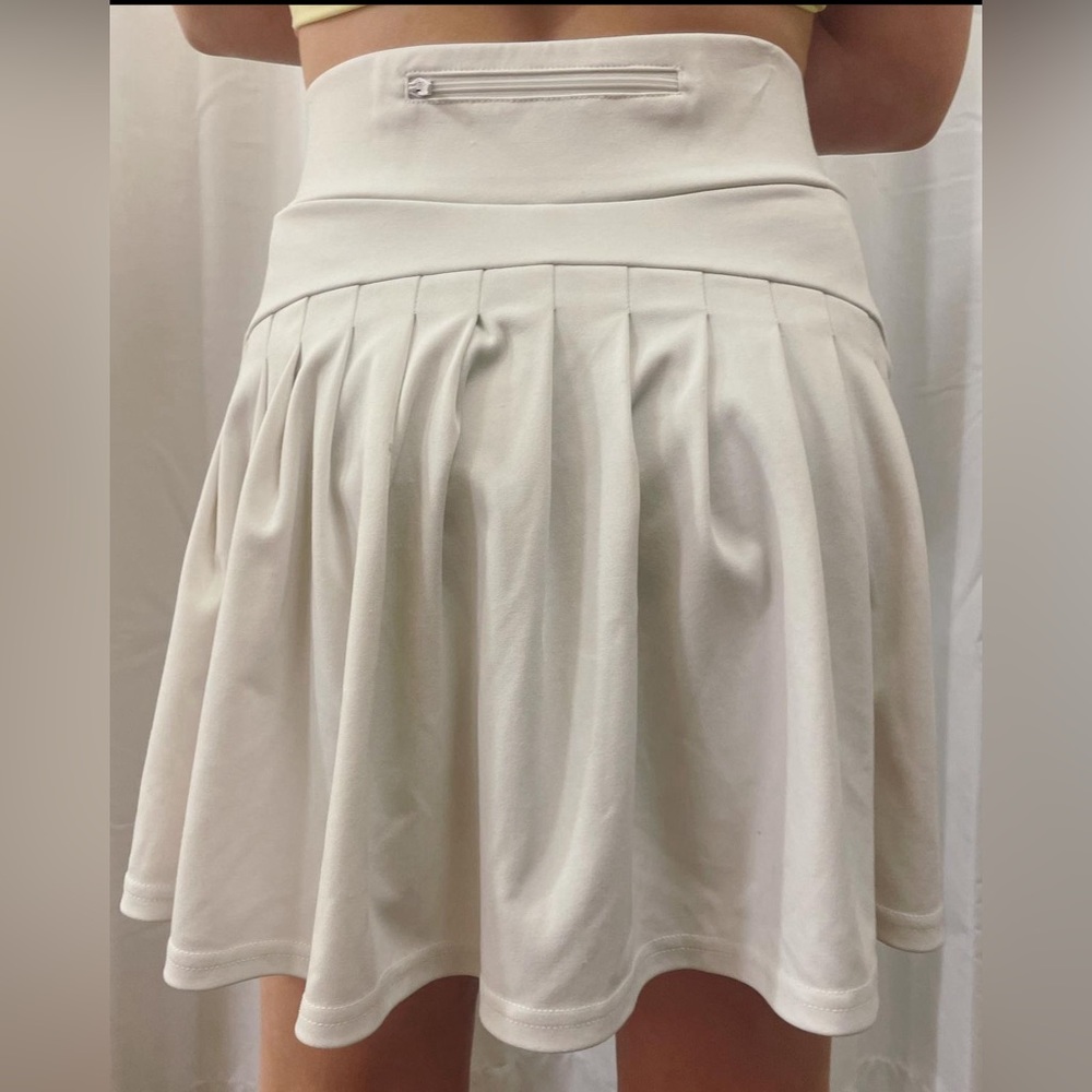 high waisted white tennis skirt!!